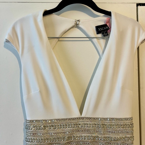 Xscape White Sheath Embellished V Neck Gown Dress size 6 - Picture 3 of 9